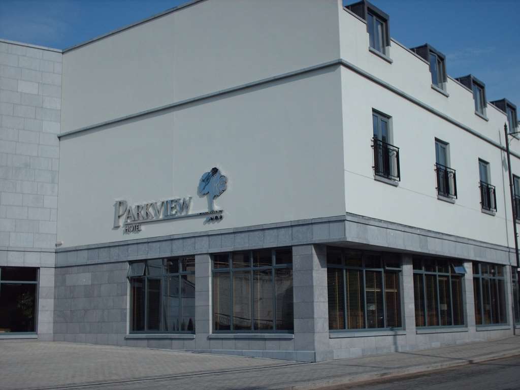 The Parkview Hotel Newtownmountkennedy Exterior photo